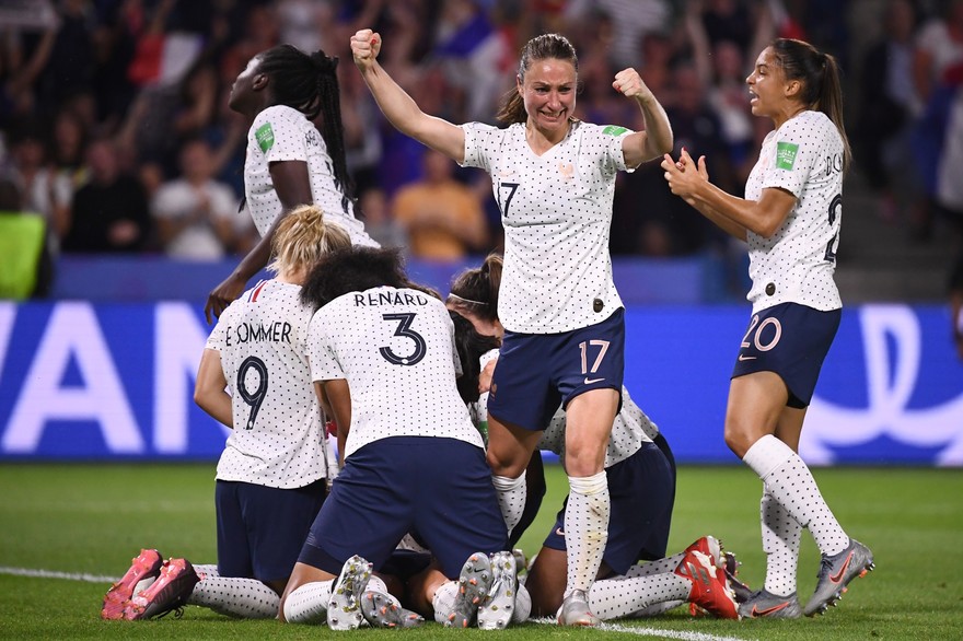     Mondial de foot féminin : la France s’impose 2 -1 face au Brésil

