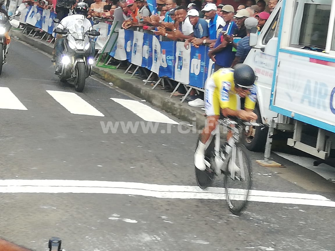     Tour cycliste 2019 : le maillot jaune Eduin Becerra Becerra remporte le contre-la-montre à Rivière-Pilote

