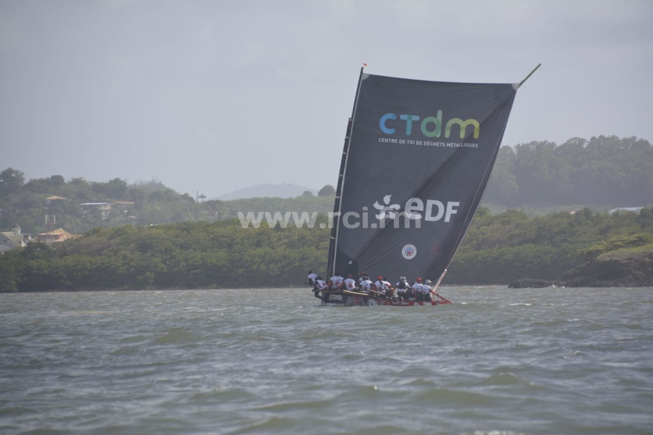     Tour de Martinique des Yoles 2019 : CTDM / EDF s'adjuge le prologue au François

