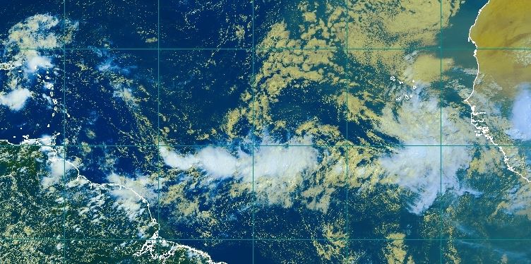     Le NHC place une onde tropicale proche de l'Afrique sous surveillance

