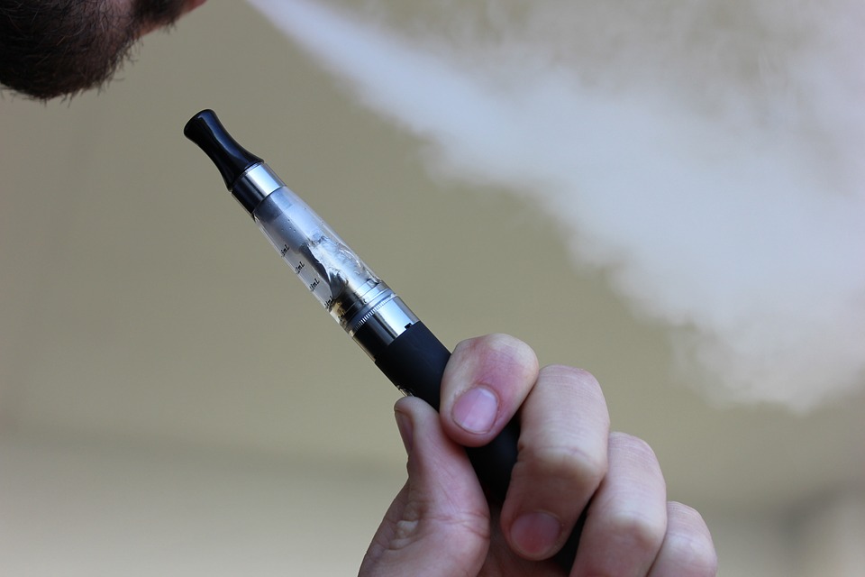     La cigarette électronique nocive pour la santé selon l'OMS

