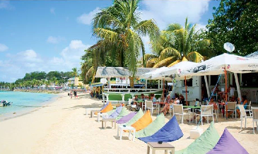     RCI Vakans': Deux beach bars, deux ambiances...à Sainte-Anne

