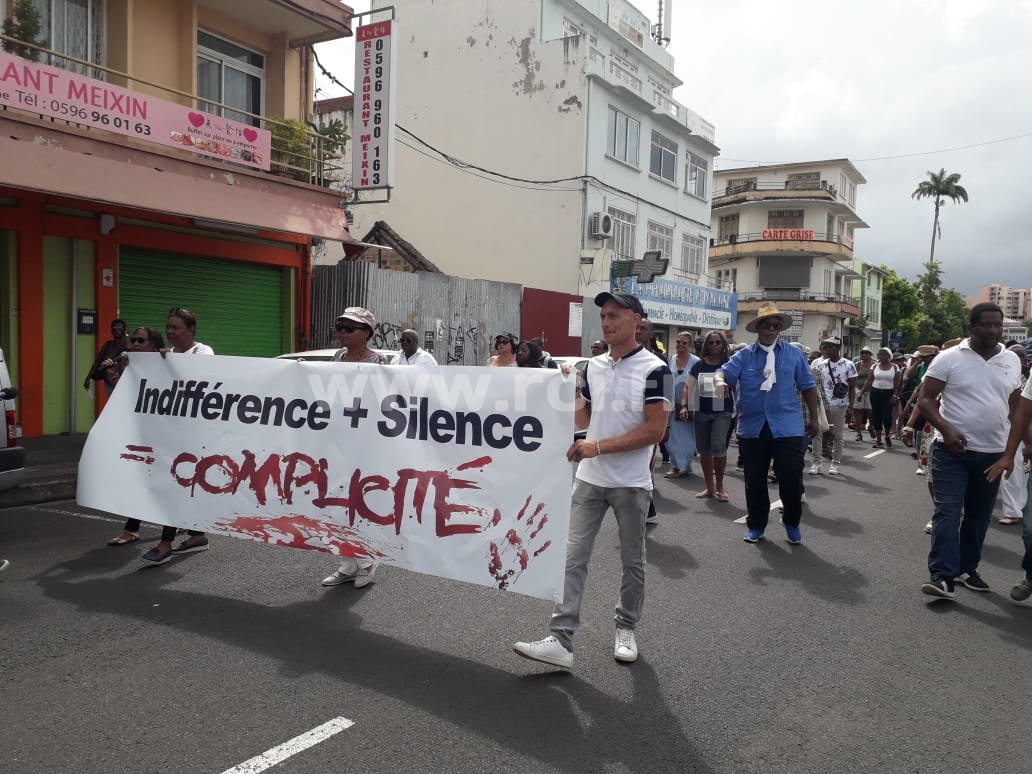     Une quarantaine de personnes mobilisée à Fort-de-France pour dire STOP à la violence et à la circulation des armes

