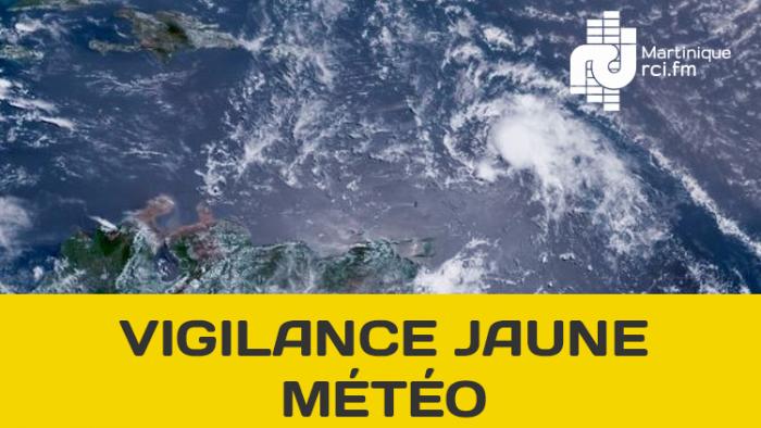     L'onde tropicale s'évacue en mer des Caraïbes, la Martinique reste en vigilance jaune

