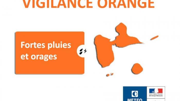     La vigilance orange maintenue en Guadeloupe ce mardi soir

