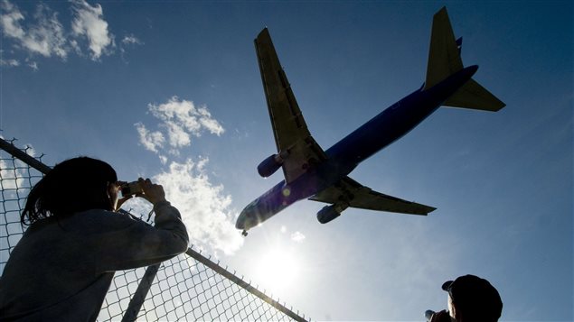     Expulsions d'Haïtiens : des associations appellent au boycott  d'Air Caraïbes

