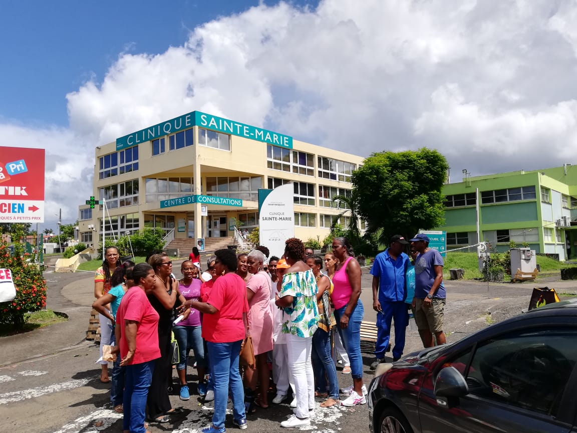     À la veille de la décision du tribunal, les employés de la clinique Sainte-Marie sont en grève

