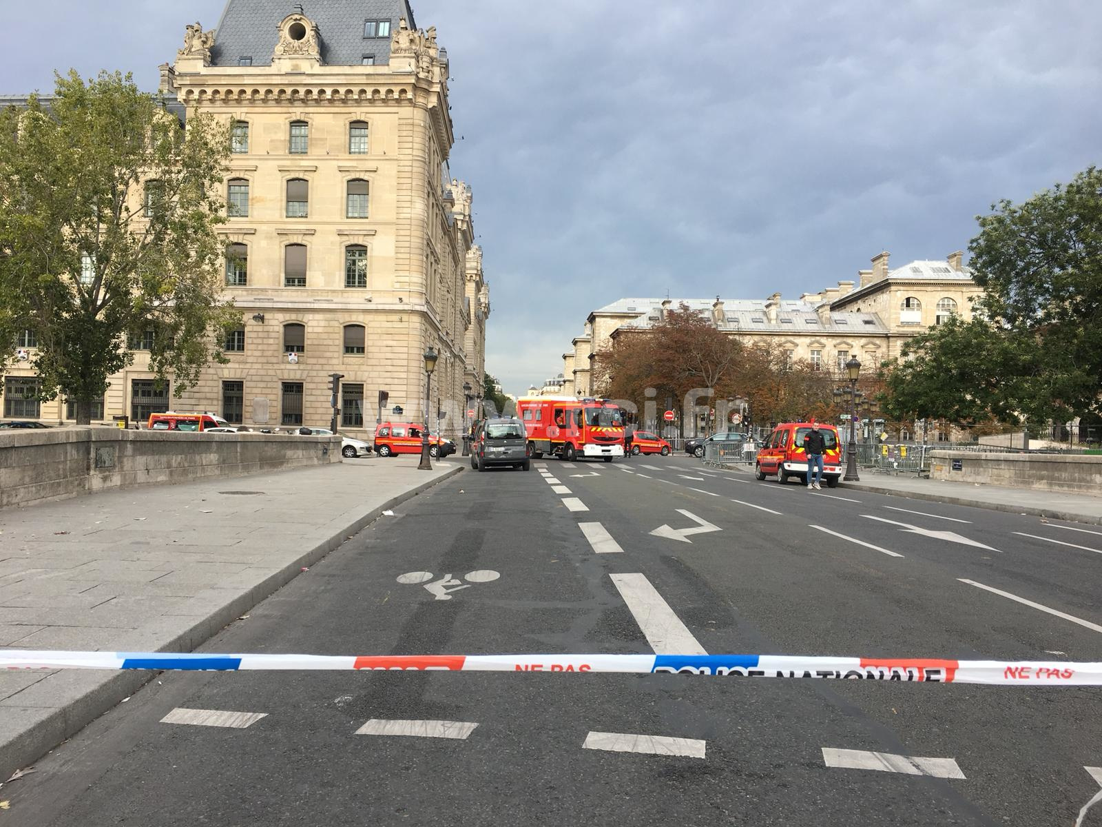     Vive émotion à la préfecture de police de Paris suite à la tuerie du 3 octobre 2019

