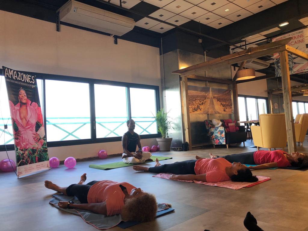     Un cours de Yoga organisé dans le cadre d'Octobre Rose

