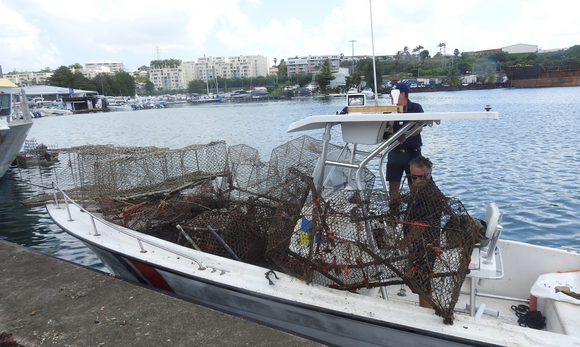     14 nasses et une ligne de fond détruites dans une zone interdite à la pêche

