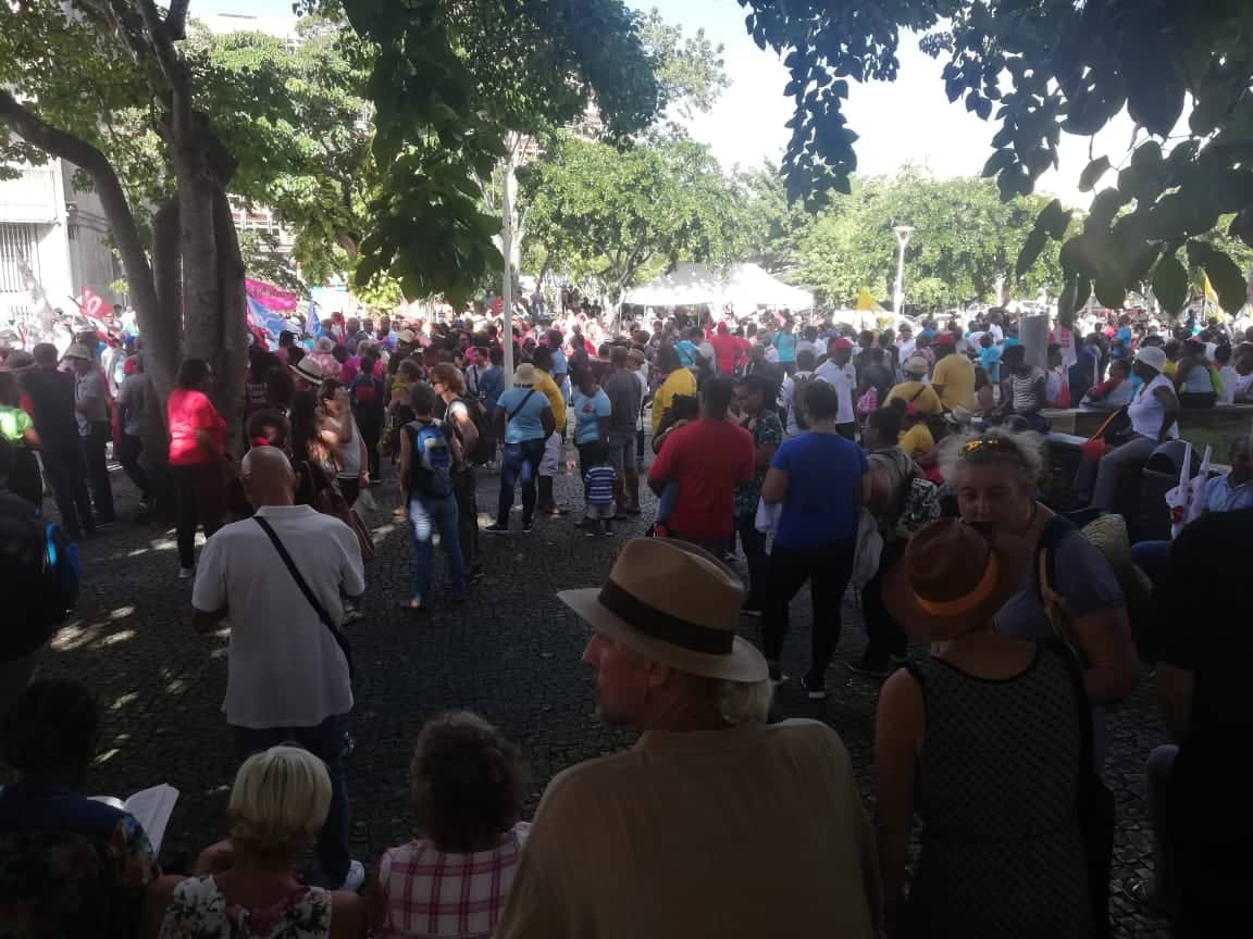     Plusieurs milliers de grévistes dans les rues de Pointe-à-Pitre 

