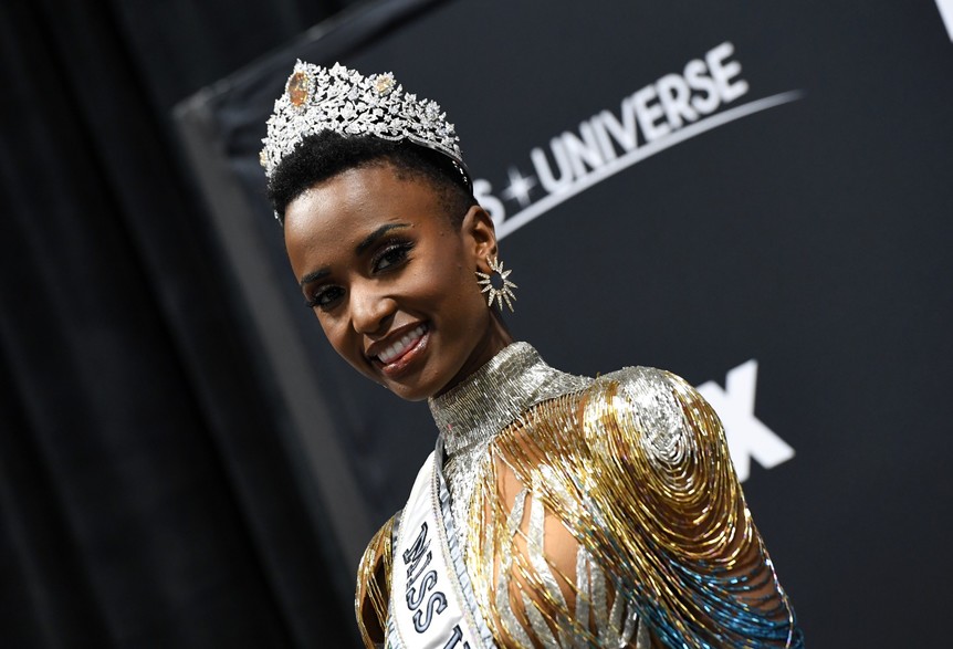     Zozibini Tunzi, Miss Afrique du Sud couronnée dans l'univers

