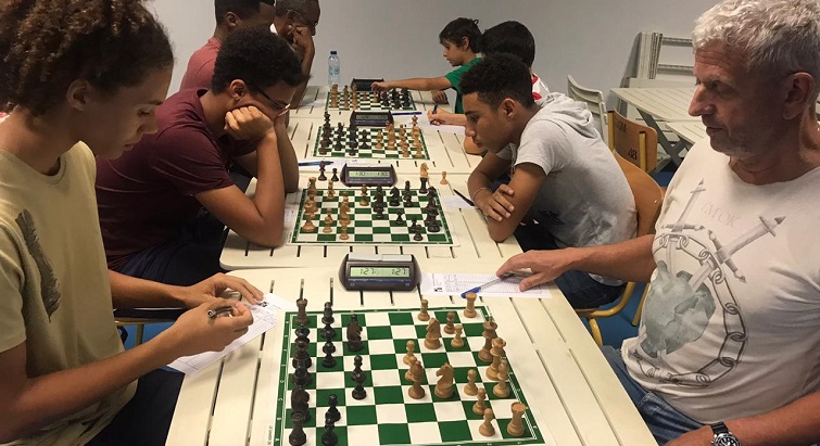     Les passionnés d'échecs se rencontrent à Petit-Bourg

