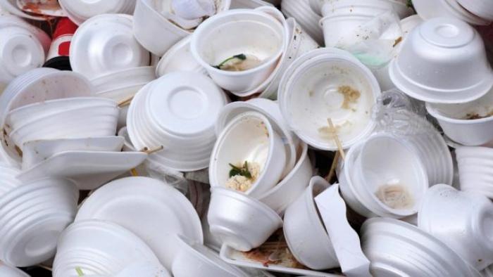     Vaisselles, gobelets jetables et cotons-tiges en plastique interdits depuis le 1er janvier 2020

