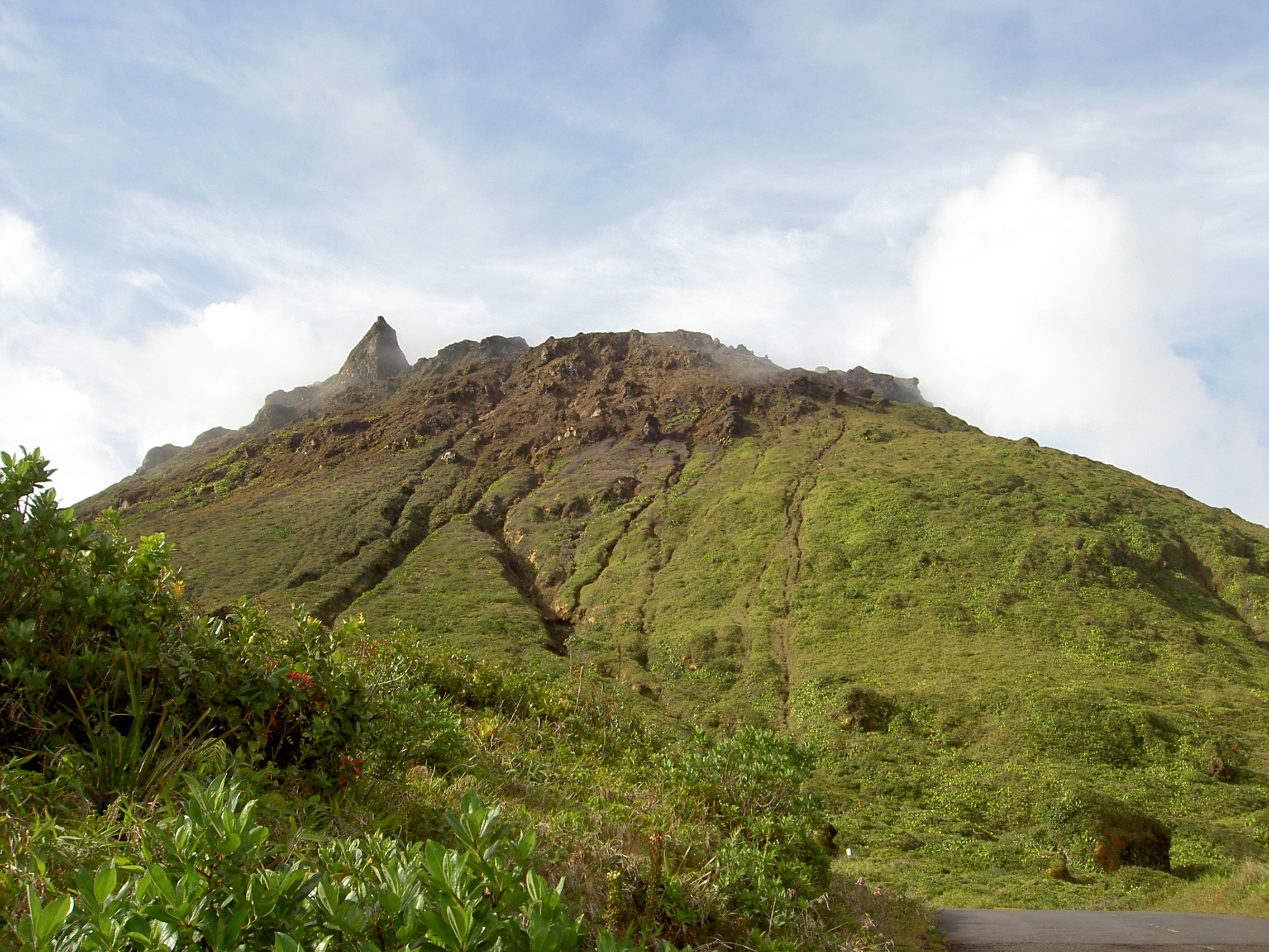     412 séismes volcano-tectoniques sous le volcan de la Soufrière en novembre

