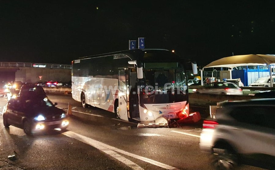     Bus dégradé par les militants sur l'autoroute : le transporteur porte plainte

