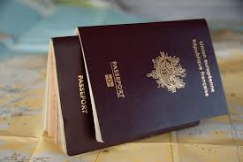     Renouvellement des passeports : quand voyage rime avec patience

