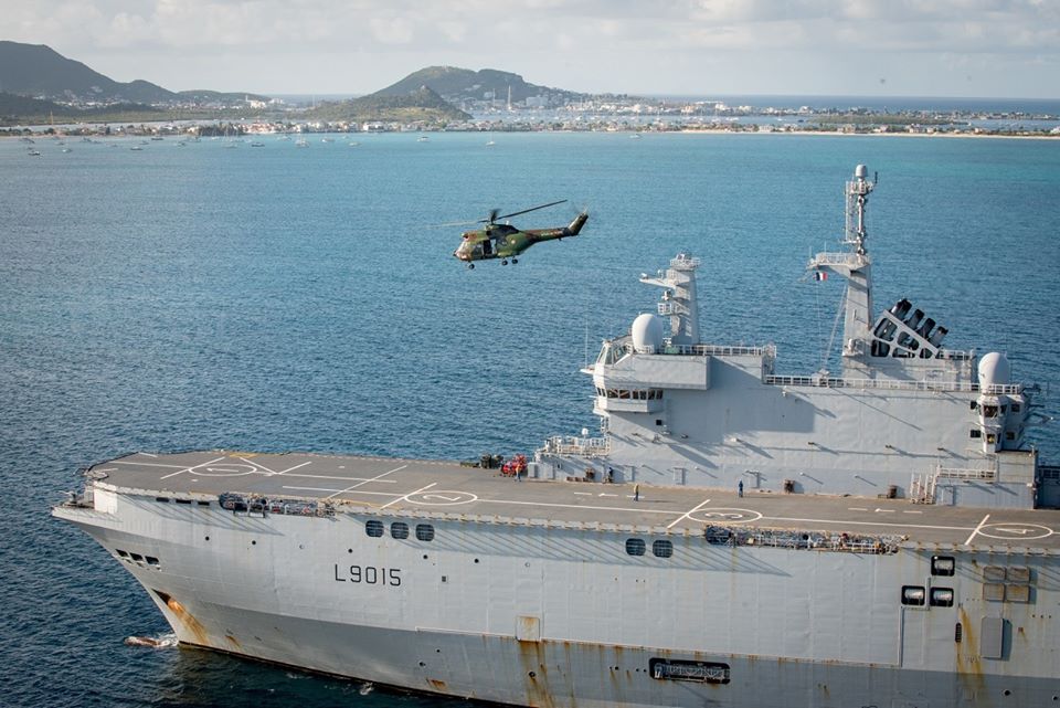     Le porte-hélicoptères Dixmude se positionne à proximité de la Guadeloupe

