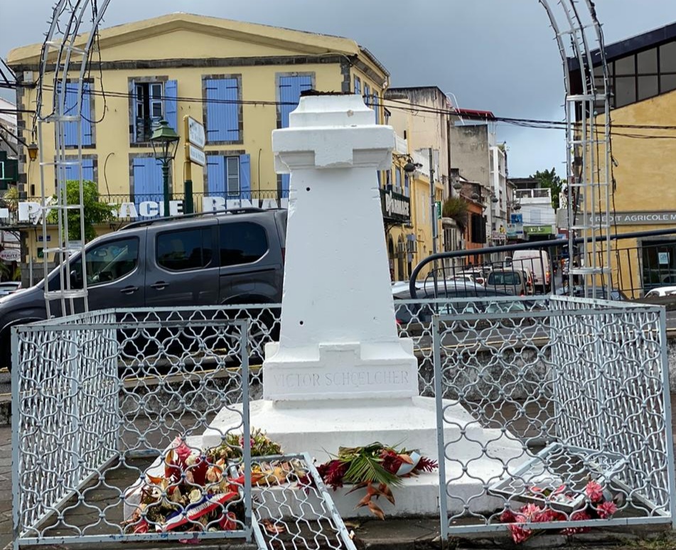     Le buste de Victor Schoelcher décapité à Basse-Terre 

