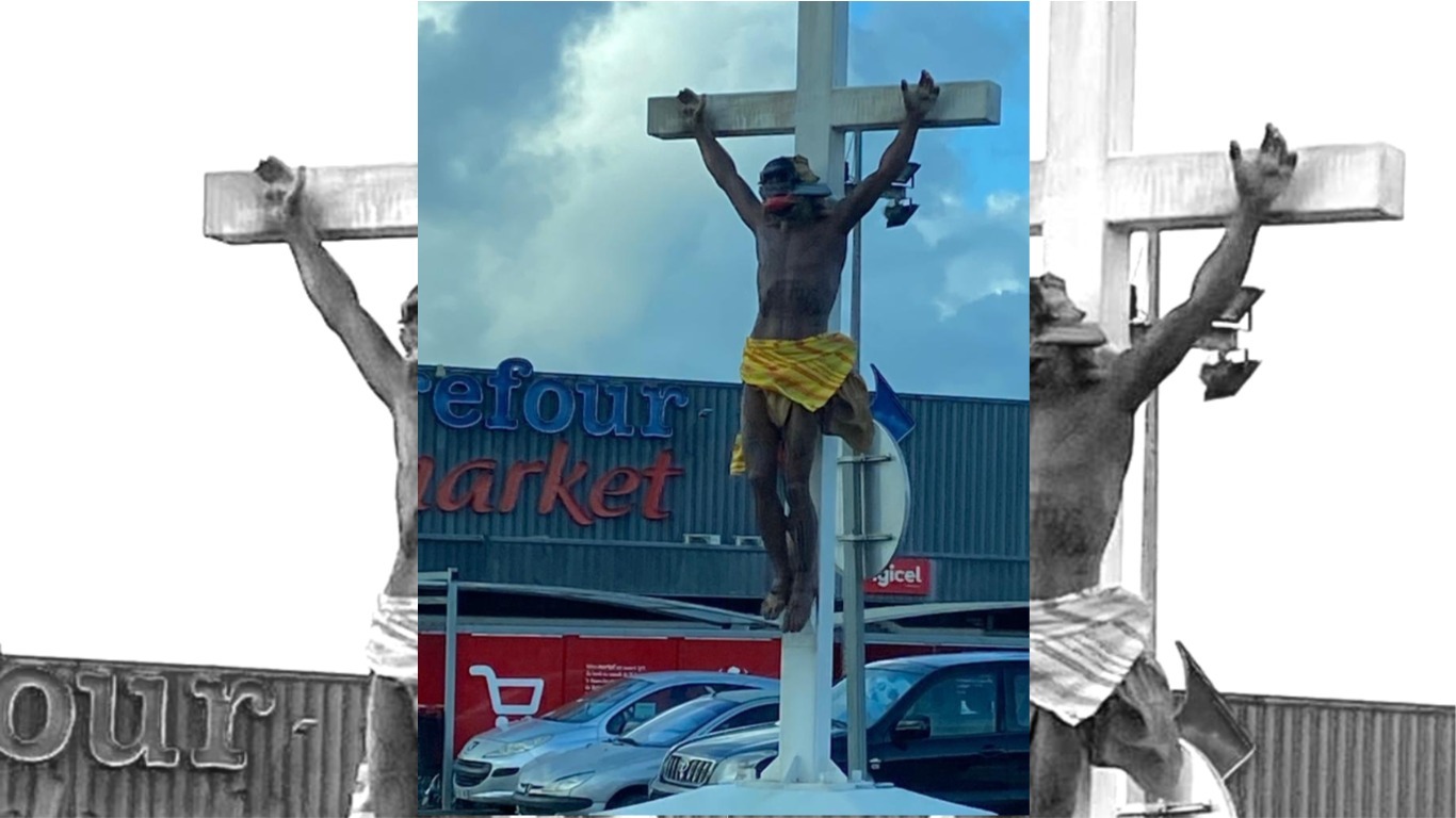     Une statue du Christ vandalisée à Rivière-Salée

