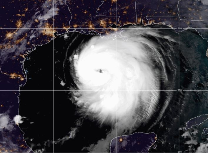     Laura est un ouragan majeur de catégorie 3 qui menace la Louisiane et le Texas

