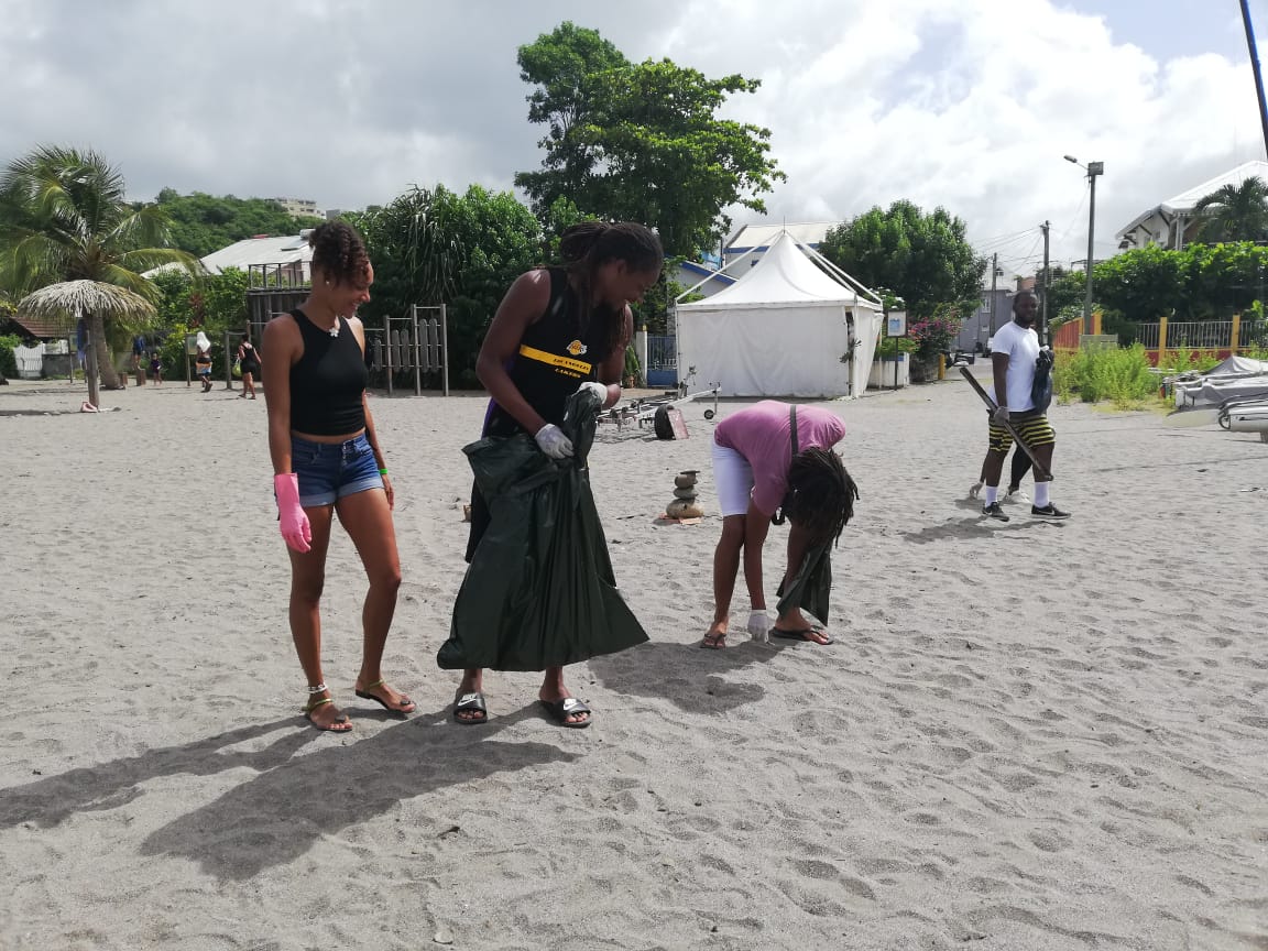     Nettoyage de la plage de l’Anse Madame

