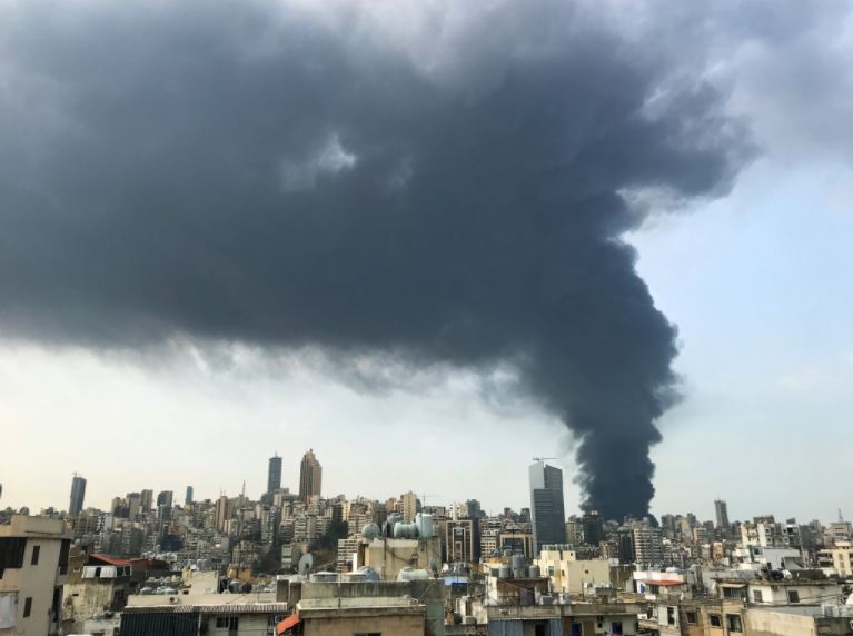     Enorme incendie dans le port de Beyrouth, à peine un mois après l'explosion qui coûté la vie à 190 personnes

