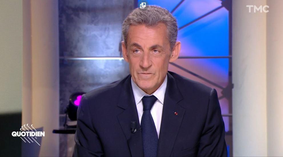     "Singe" et "nègres" : Nicolas Sarkozy crée le malaise sur le plateau de Quotidien

