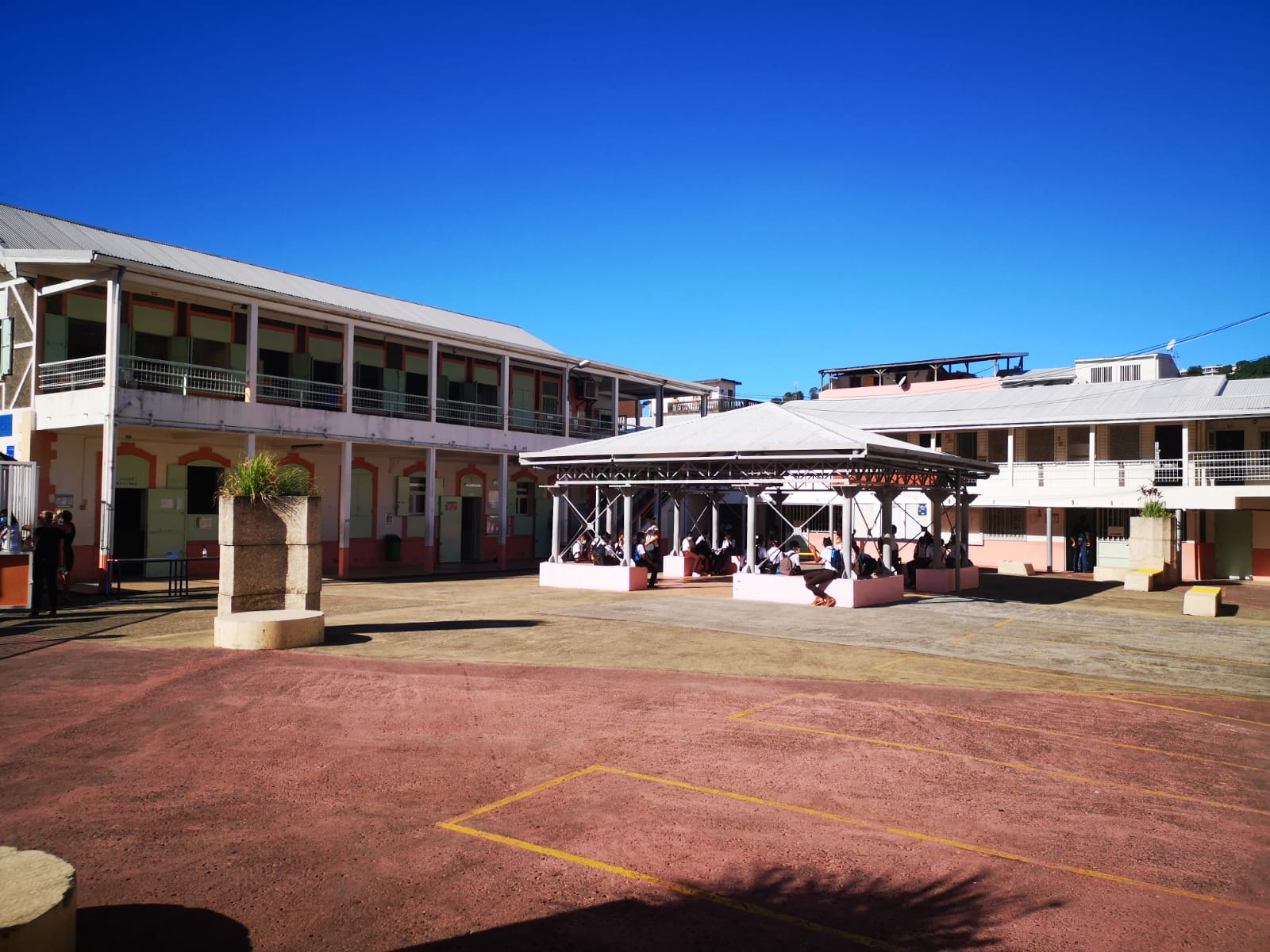     C'est la rentrée pour 69 459 élèves en Martinique

