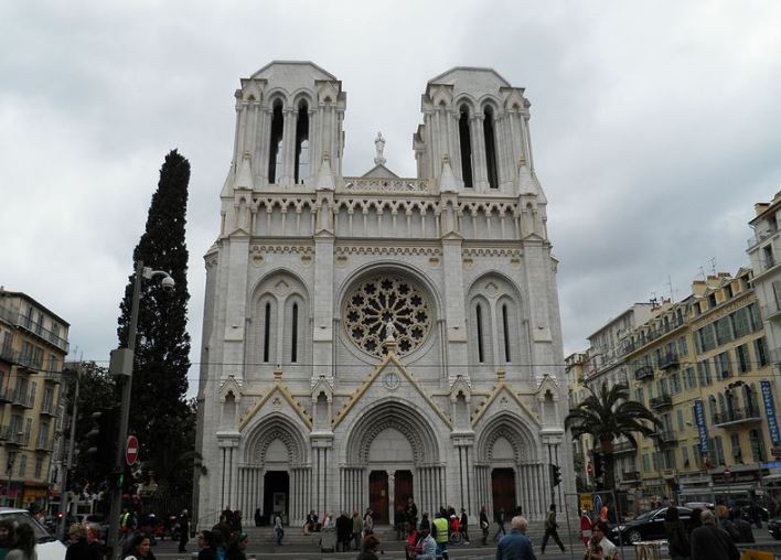     Terrorisme : une attaque au couteau fait trois morts dans une église de Nice


