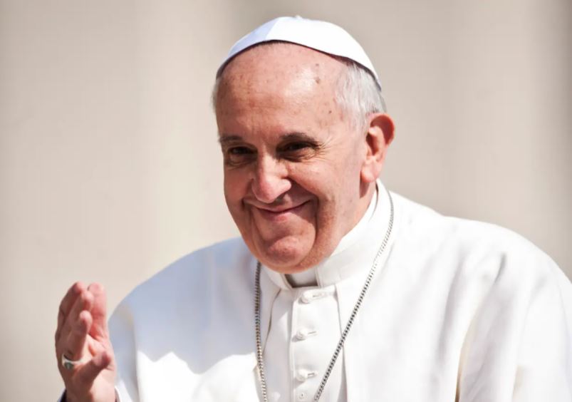     Le pape François opéré "sans complications" d'une hernie abdominale

