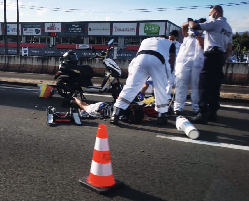     Une motocycliste chute grièvement sur l'autoroute

