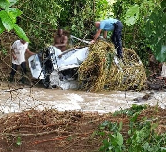     Les gendarmes cherchent toujours l'automobiliste emporté par la rivière à Bezaudin

