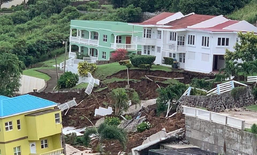     Un important glissement de terrain à Saint-Kitts et Nevis (vidéo)

