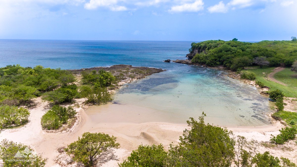     L'Anse Colas, un coin de paradis entre terre et mer

