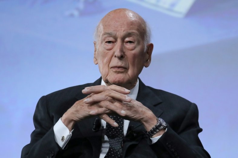     L'ancien président Valéry Giscard d'Estaing est mort 

