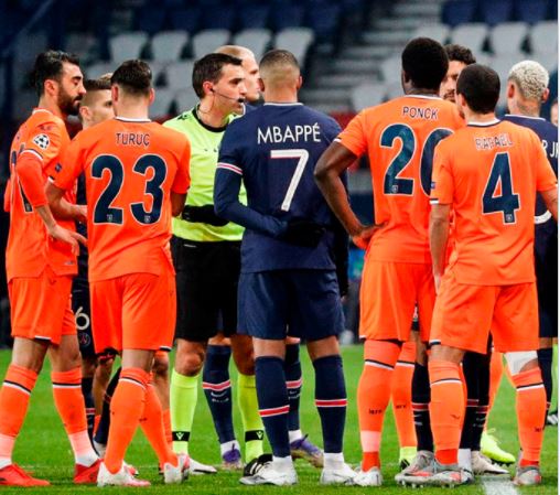     L'interruption du match PSG-Basaksehir, un tournant dans la lutte contre le racisme dans le sport ?

