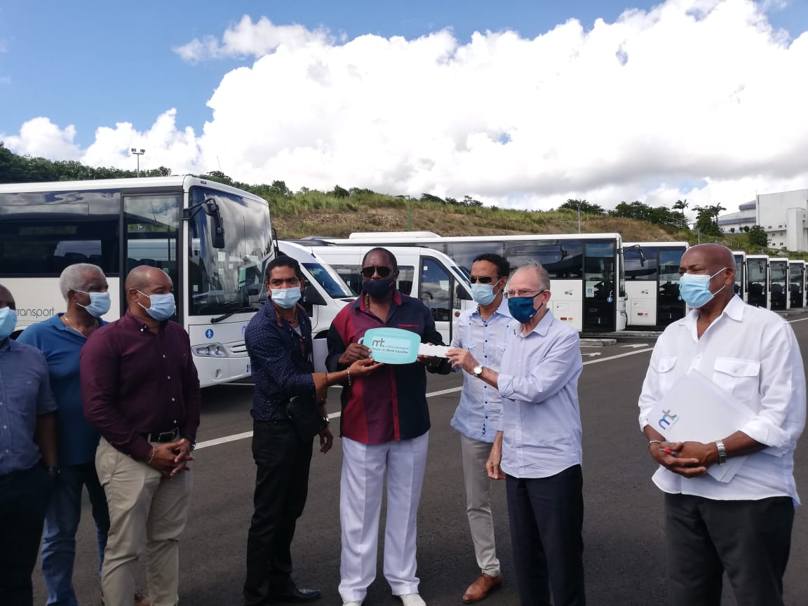     11 bus flambants neufs pour desservir le Nord de la Martinique

