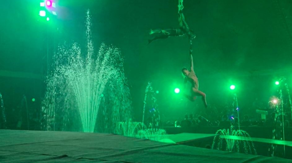     Le cirque Atlantis présente un spectacle aquatique inédit

