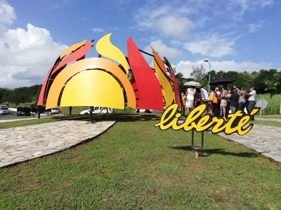     La sculpture des « flammes de la liberté » inaugurée à Trinité

