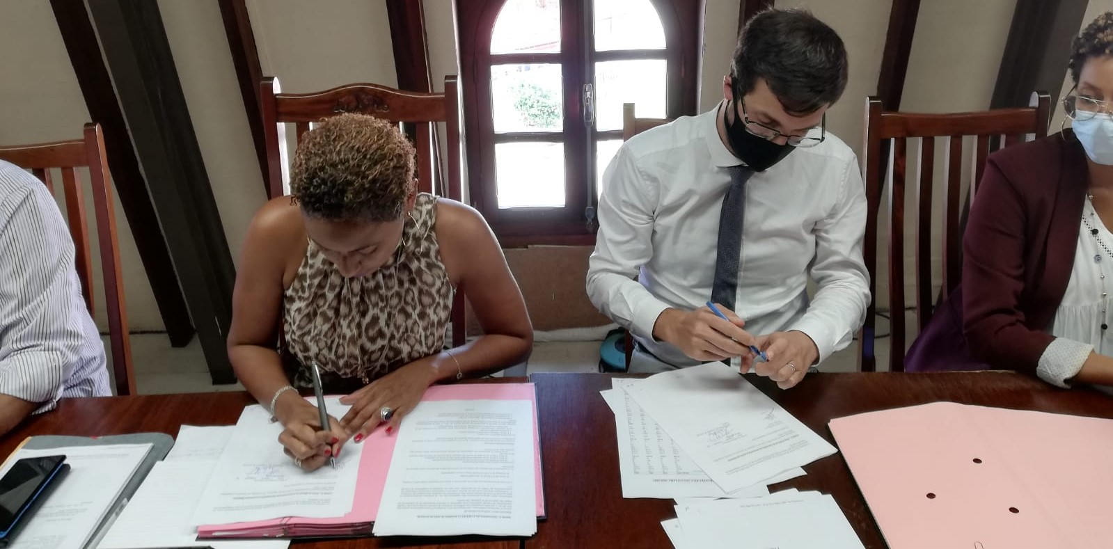     La ville de Ducos signe une convention avec l'Agence française de développement

