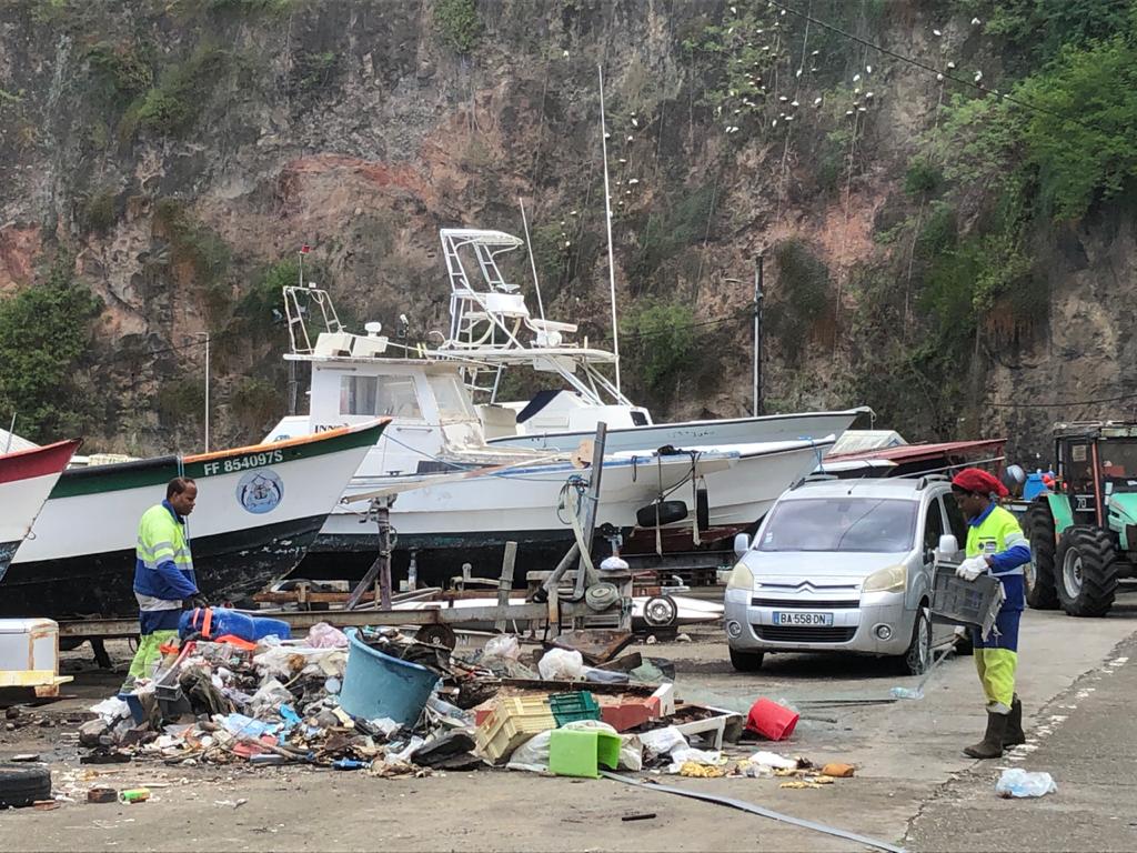    Nettoyage du port de pêche de Case-Pilote sur fond de polémique

