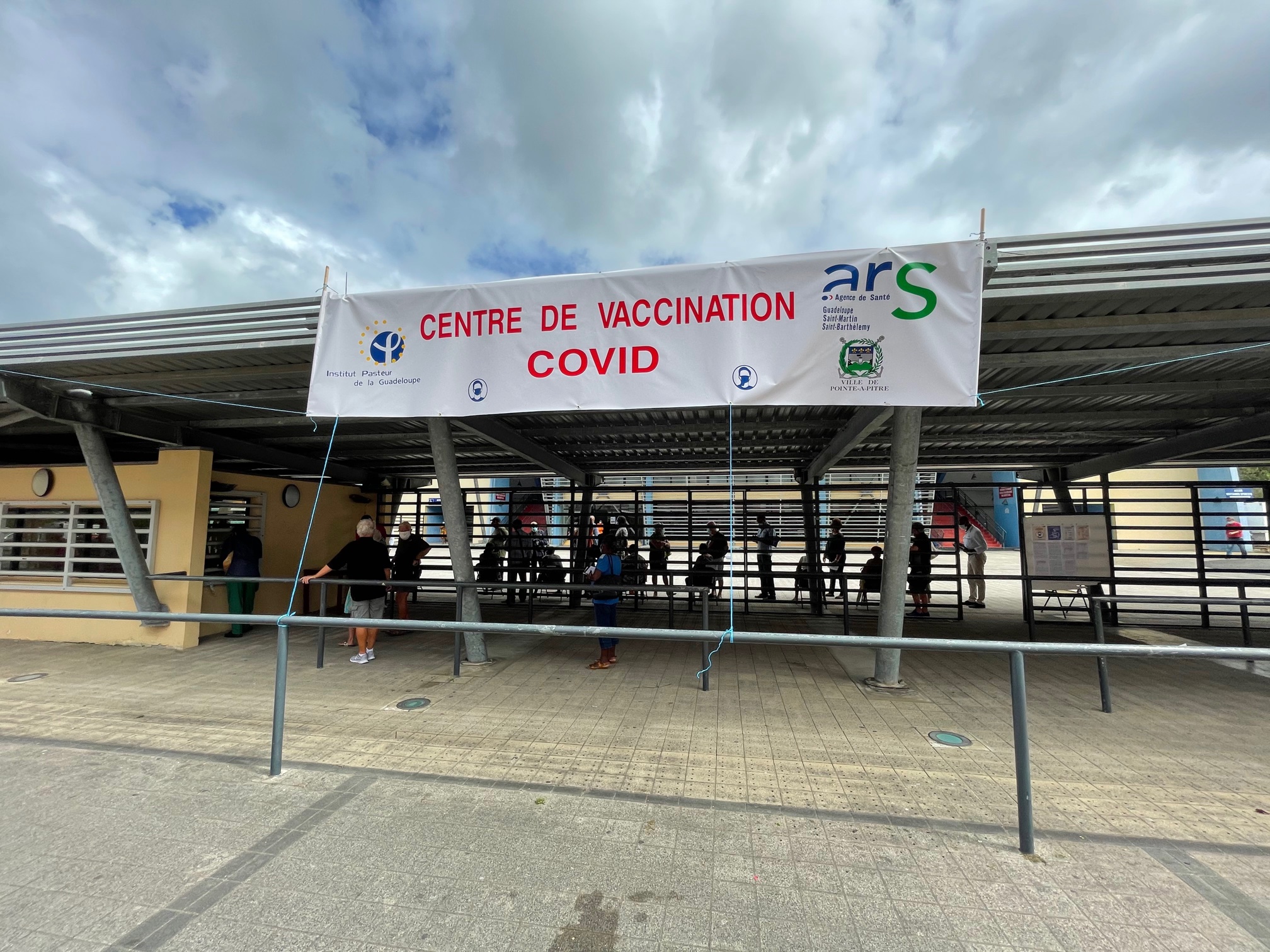     Ouverture d'un centre de vaccination COVID-19 à Pointe-à-Pitre

