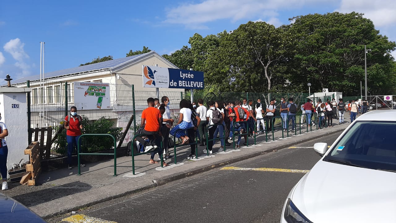     Mobilisation des lycées de Martinique : les lycéens retournent en classe

