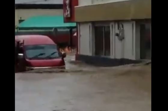     De fortes pluies provoquent des inondations à Saint-Vincent

