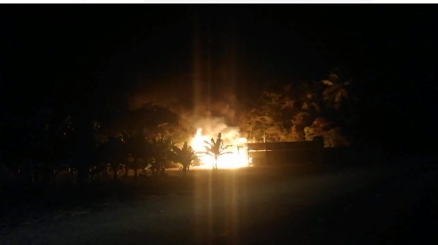     [VIDEO] 22 mai : des manifestants se regroupent au quartier du Cap Est et déclenchent des incendies

