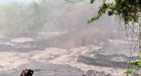     [Vidéos] Saint-Vincent sous la menace d'importants lahars

