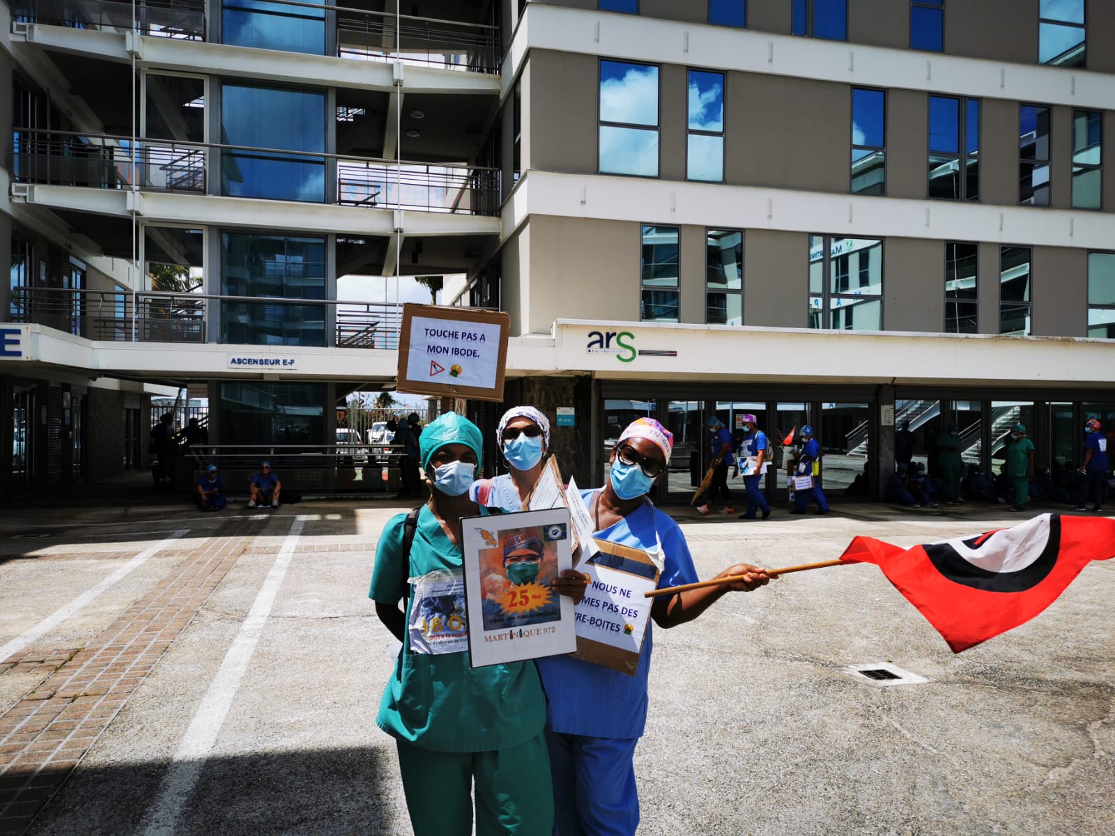     Mobilisation : les infirmiers du CHU se sont rendus à l'ARS

