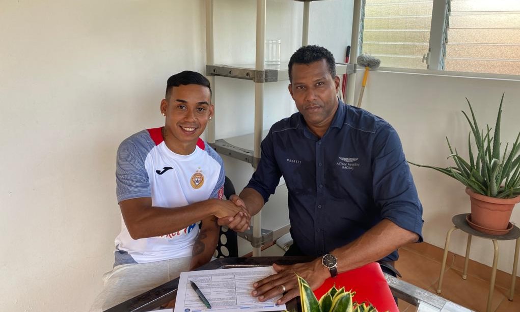     Football : l'attaquant Isaias Alves Dos Santos Neto signe au Golden Lion de Saint-Joseph

