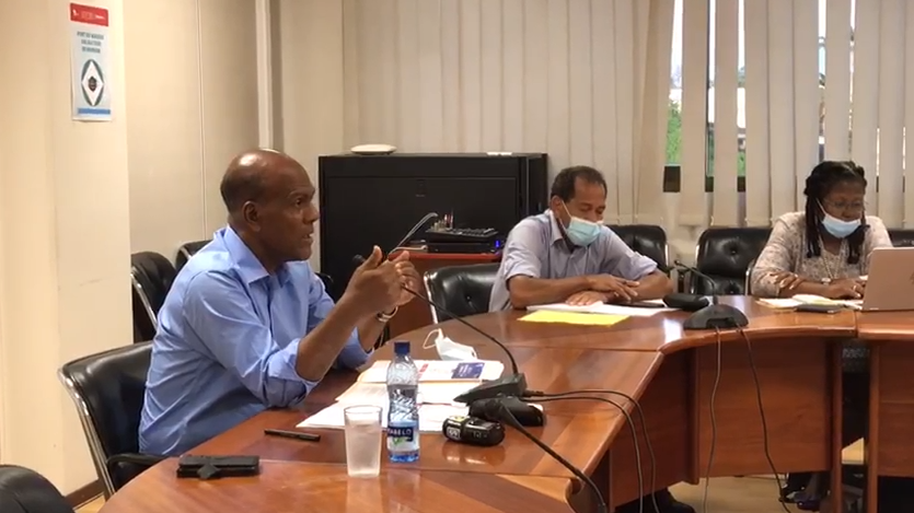     [VIDEO] Serge Letchimy, le président du conseil exécutif de la CTM, appelle les Martiniquais à se faire vacciner


